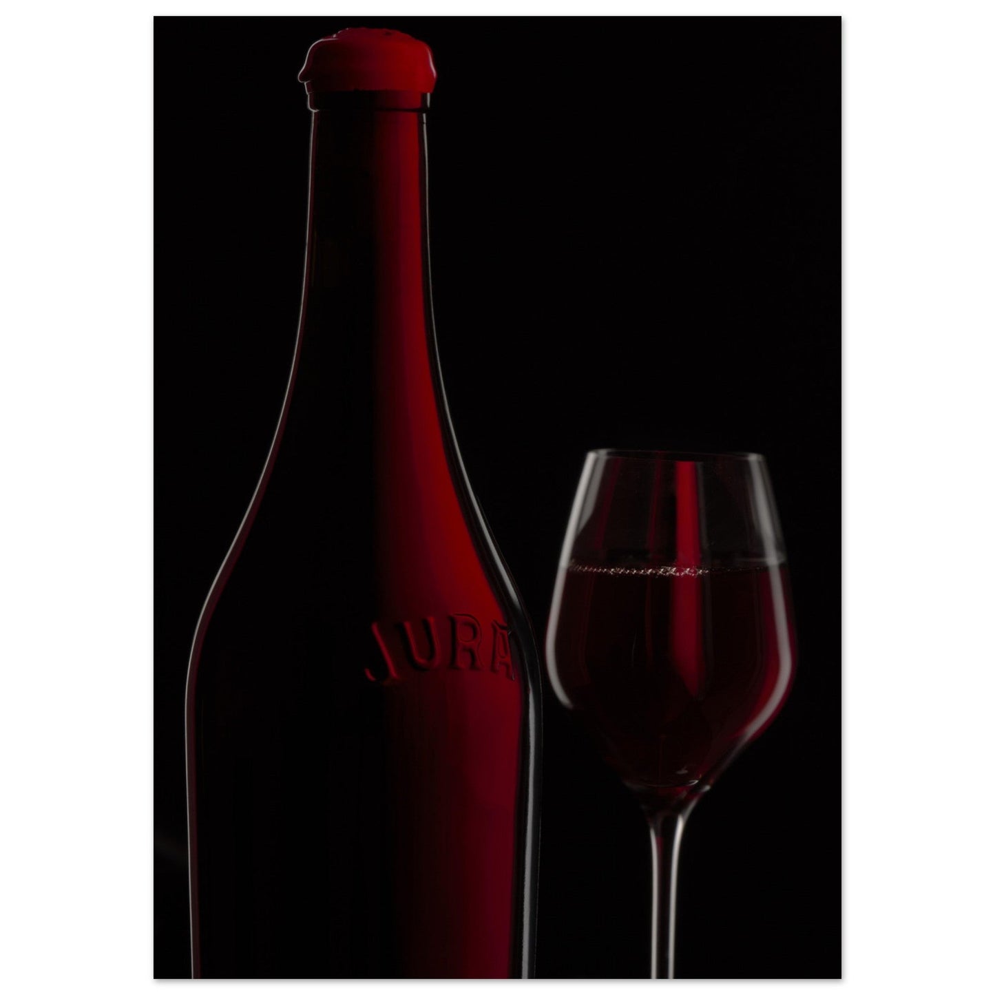Poster Artistique Vin Rouge du Jura - Élégance Moderne - d2c15ad5 - 444c - 4c98 - ac9e - 7ed21aa65541 - LAM du Jura
