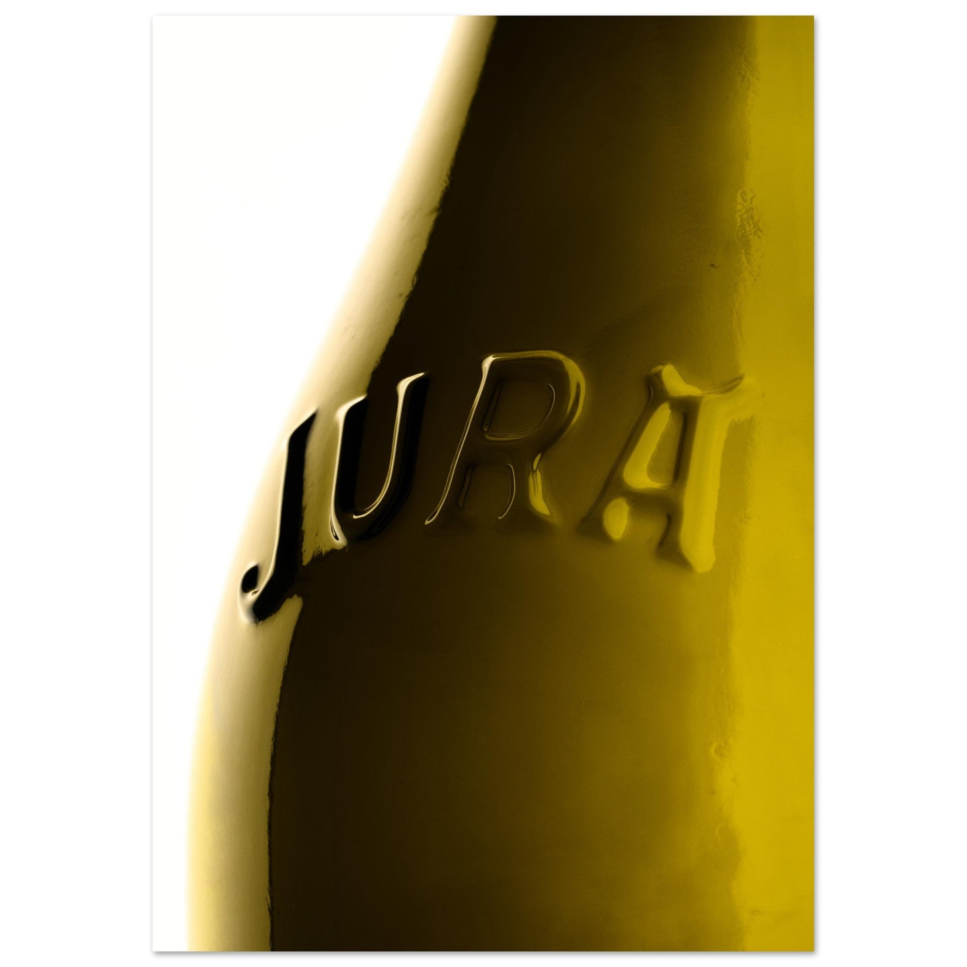 Poster Artistique de la Silhouette d'une Bouteille de Vin Blanc du Jura - Élégance Minimaliste - 199f4fda - 38bc - 4e27 - ab0b - dd27d7a5e118 - LAM du Jura