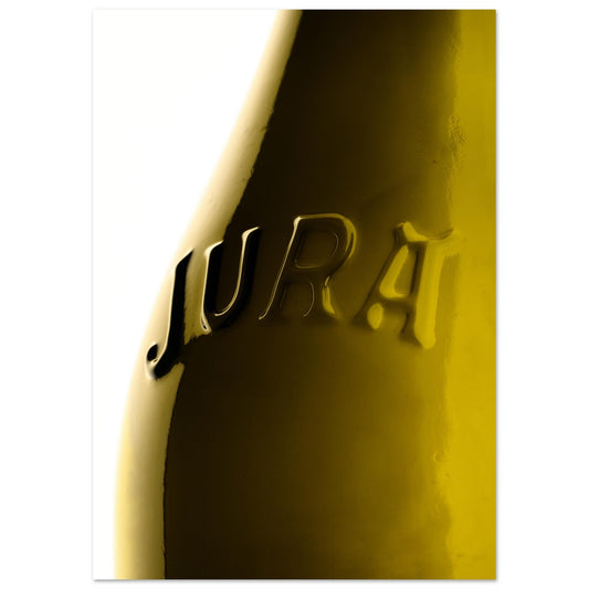 Poster Artistique de la Silhouette d'une Bouteille de Vin Blanc du Jura - Élégance Minimaliste - 199f4fda - 38bc - 4e27 - ab0b - dd27d7a5e118 - LAM du Jura